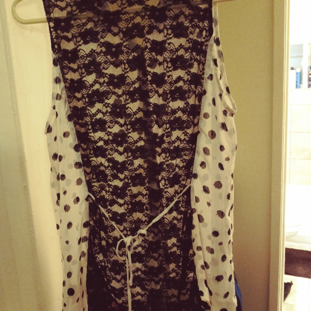Ladies blouse - Picture 2 of 3